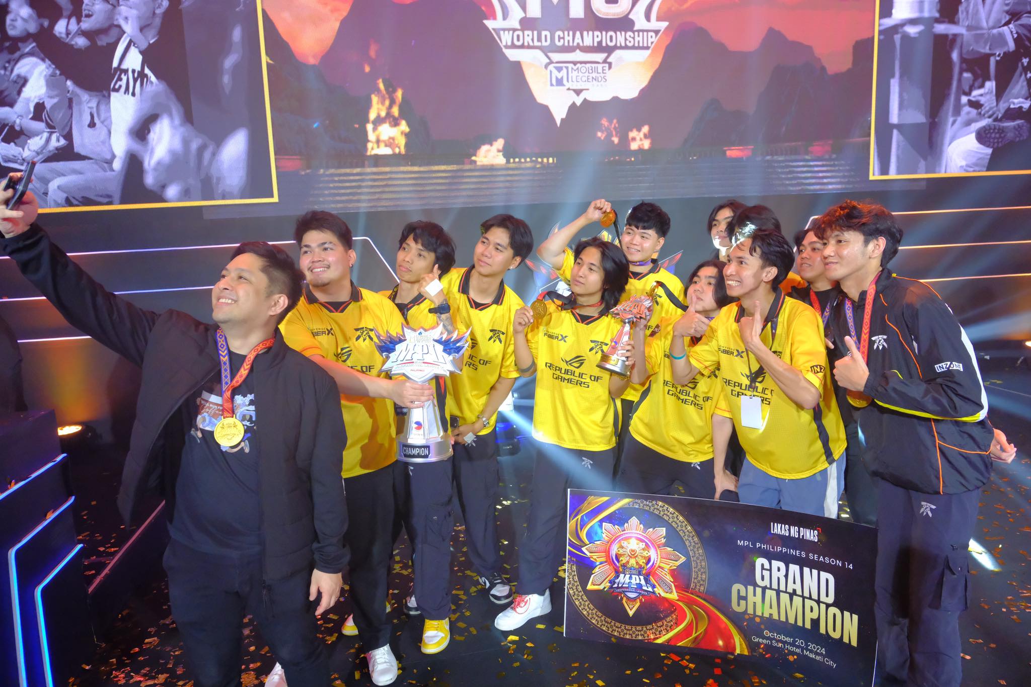 Joms Clemena celebrating with ONIC Philippines in MPL PH Season 14.