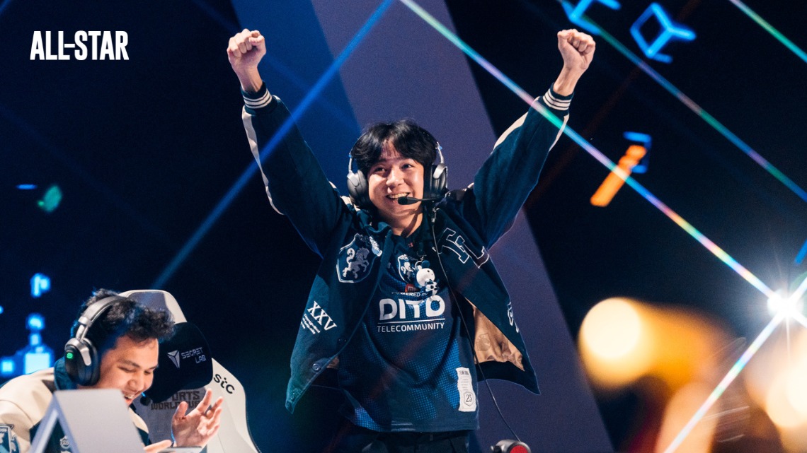 Sanford Vinuya of Team Liquid ECHO celebrates after winning the MLBB Mid Season Cup 2025 (MSC 2025) at the Esports World Cup (EWC) 2025 in Riyadh