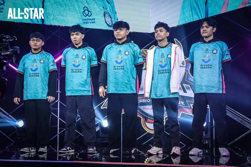 Twisted Minds in MPL Philippines Season 16. From Left: Nosia, Caloy, Sionn, MP the King, and Lansu. Photo: Richard Dizon Esguerra