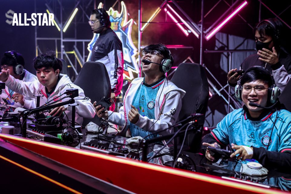 Twisted Minds after defeating ONIC PH on Day 3 of Week 3 in MPL PH Season 16. Photo: Richard Dizon Esguerra