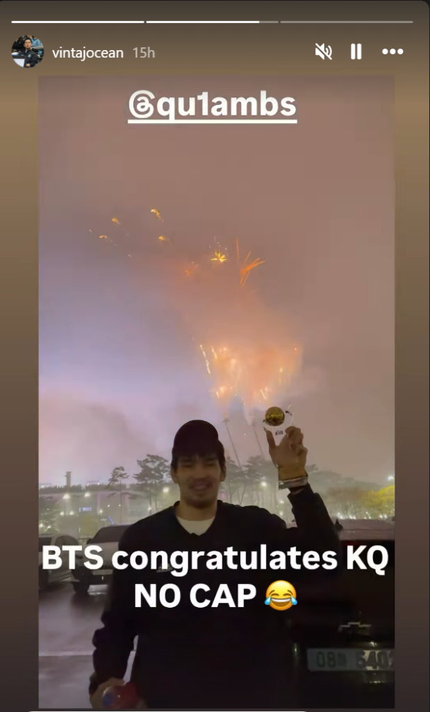 Kevin Quiambao raises his Rookie of the Year trophy. Photo @vvintajocean | Instagram. 