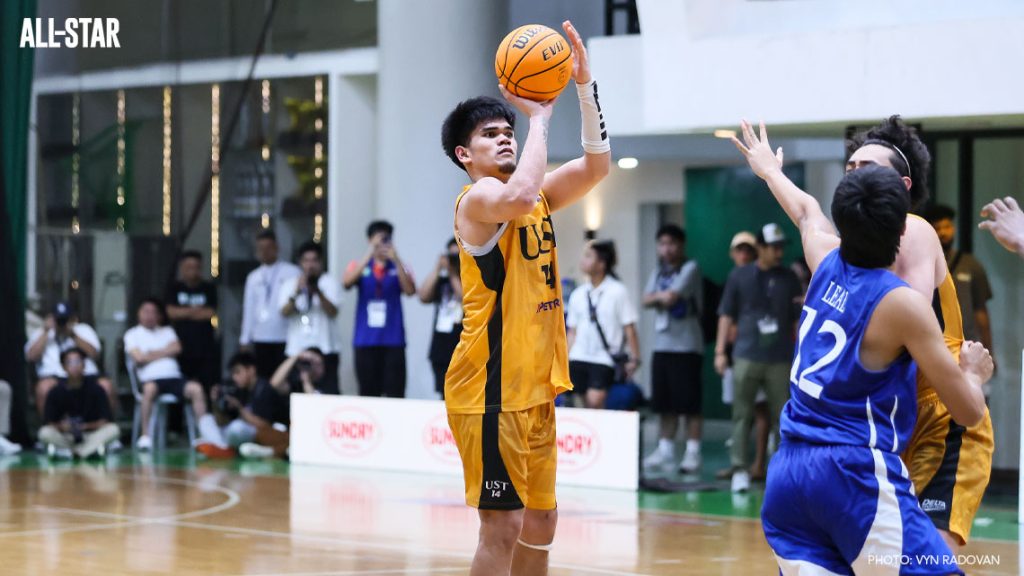 Mark Llemit shooting a jumpshot in UST's game against Ateneo in the NSAC Quarterfinals